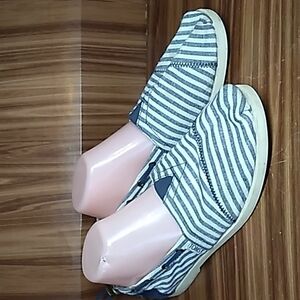 Toms 9.5 blue white nautical dock boat shoes